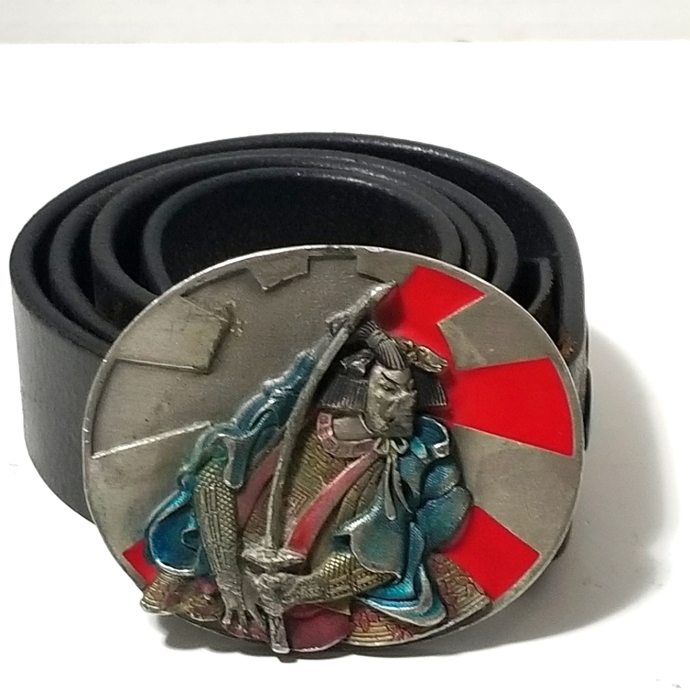Vtg. 1994 Bergamot Samurai and Rising Sun Buckle w/Brown Leather Belt. Size: 32.